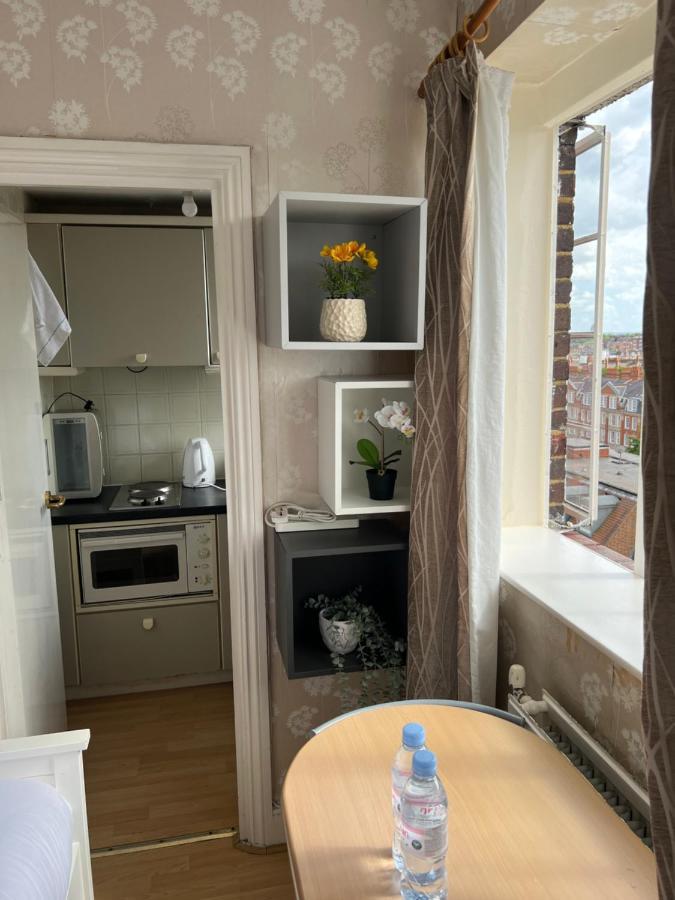 Super Located Studio In South Ken At Chelsea Cloister 런던 외부 사진