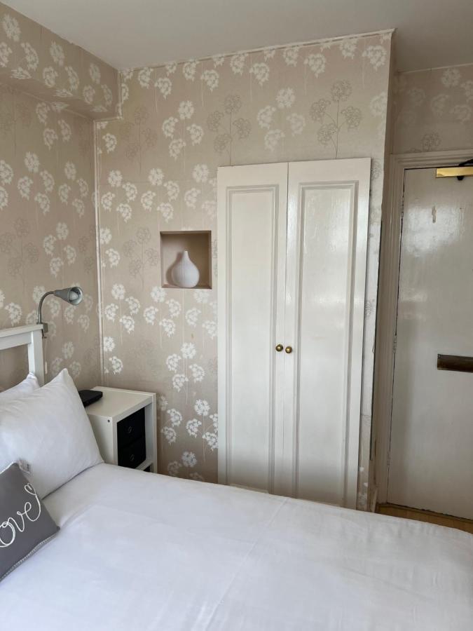 Super Located Studio In South Ken At Chelsea Cloister 런던 외부 사진